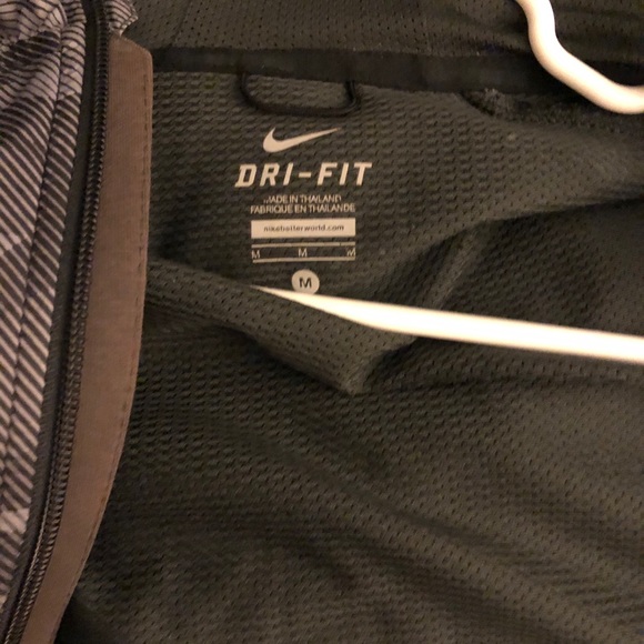 Medium - Nike Dri-Fit grey camo lightweight jacket - Picture 3 of 4